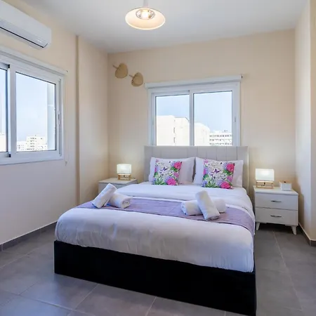 Sapphire's 2-bedroom In Apartamento Lárnaca
